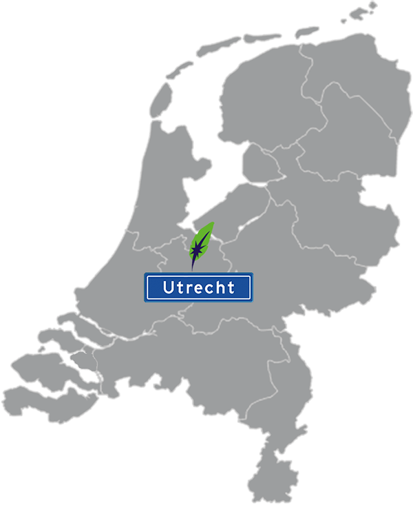 Grijze kaart van Nederland met Utrecht aangegeven voor maatwerk taalcursus Engels zakelijk - blauw plaatsnaambord met witte letters en Dagnall veer - transparante achtergrond - 600 * 733 pixels